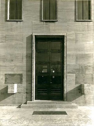 Grund, Peter; Dortmund; Handelskammer - Seiteneingang (Detail)