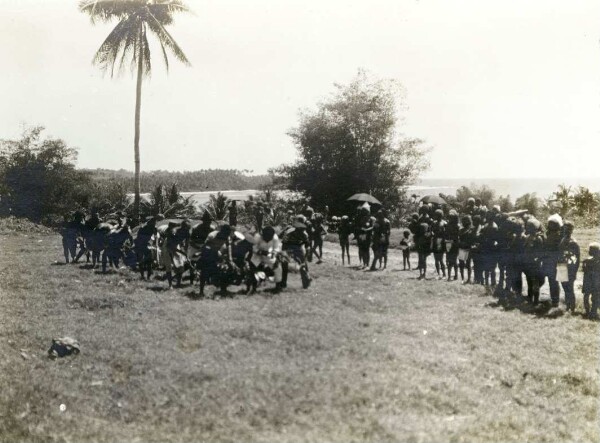 "La danse des hommes. Fisoa"