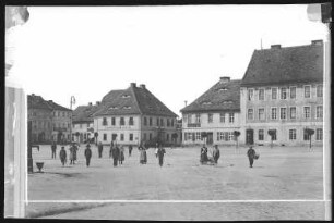 Ostritz. Marktplatz mit Menschen