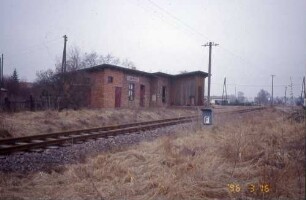 HP Lobeofsund Empfangsgebäude Bahnsteig Fernsprecher