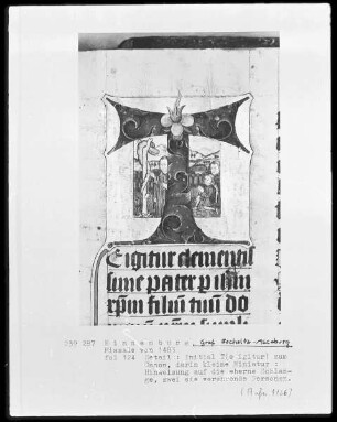 Missale, fol 124, Initiale T (e igitur) zum Canon, darin kleine Miniatur: Hinweisung auf die eherne Schlange, zwei sie verehrende Personen