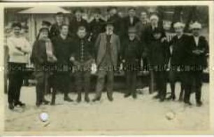 Wilhelm Doegen mit Schülern beim Eislaufen auf dem Schlachtensee