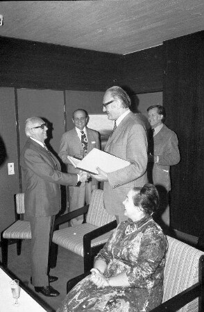 Ernennung des Schauspielers Hanns Schladebach zum Ehrenmitglied des Badischen Staatstheaters