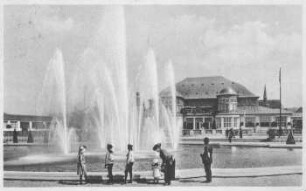 Leuchtspringbrunnen vor dem Hauptrestaurant [Intern. Baufachausstellung mit Sonderausstellungen Leipzig 1913 : Offizielle Postkarte]