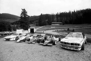 Schauinslandrennen: Holzschlägermatte; Favoriten beim 38. Internationalen Bergrekord; von links nach rechts: Rolf Göring (BMW M 1); Harald Becker (Formel III); Horst Deutsch (Formel II); Peter Stürtz (Formel II); Mario Ketterer (BMW 635 CSI)