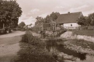 Giersdorfer Wasser : Giersdorf (heute: Podgórzyn), Haus am Giersdorfer Wasser mit alter Holzbrücke