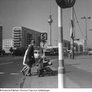 Berlin-Mitte. Sporthalle, Karl-Marx-Allee. Ausstellung "XX Jahre DDR - Kämpfer und Sieger"