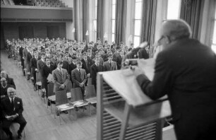 Freisprechung von 75 Lehrlingen des Fernmeldeamts Karlsruhe im Festsaal des Studentenhauses