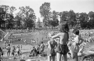 Hochbetrieb im Durmersheimer Freibad.
