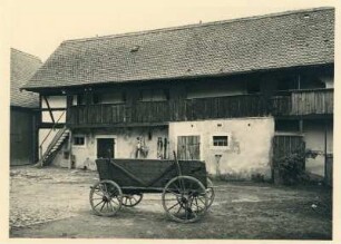 Kubschütz-Purschwitz, Nummer 28. Wünsches Gut (nach 1800). Wirtschaftsgebäude mit Oberlaube. Hofansicht