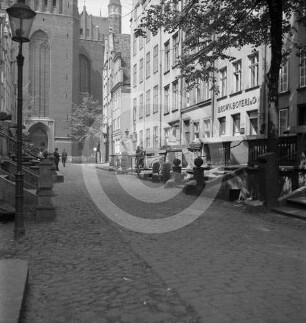 Frauengasse Danzig mit Chor der Marienkirche