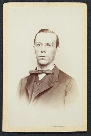 Porträt Bruno Voigt : Foto-/Bildersammlung Stenografische Sammlung. Porträt Bruno Voigt. Photographie. Carte de visite (um 1865; M. Fickenwirth). Dresden: SLUB P a 0575