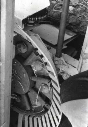 Detailaufnahme der halbautomatischen Legemaschine der Fa. Gloster