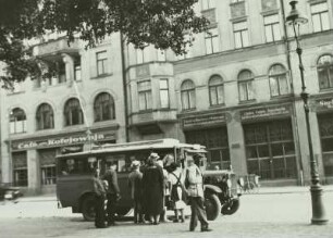 Bautzen, Omnibus nach Göda vor dem Wendischen Haus, Lauengraben 2
