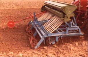 Fotografie: Sämaschine, Drillsaat, Kastendrillmaschine, Breitsaat