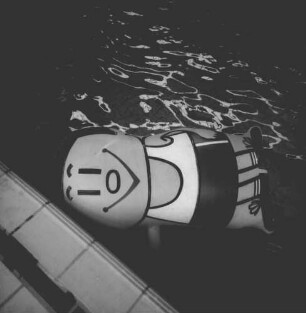 Frankfurt (Main)? Trimmy, das Maskottchen der Trimm Dich-Aktion, im Schwimmbecken