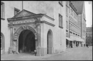 Chemnitz. Turmportal am neuen Rathaus