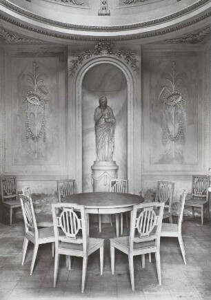 Gartenhaus, Inneres : Schloss Reibersdorf, Gartenhaus, Inneres, Blick auf die Skulptur einer Vestalin in einer Nische