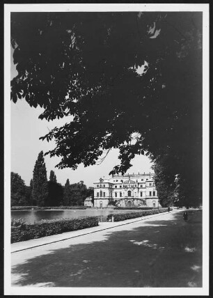 Palais im Großen Garten : Dresden-Altstadt, Großer Garten. Palais (1678-1683, J. G. Starcke). Südostseite über den Palaisteich