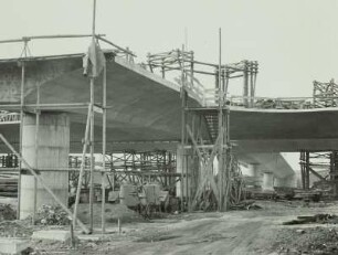Budapester Straße : Dresden, Kleine Plauensche Gasse, Straßenbrücke