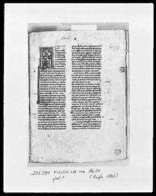 Biblia latina, pars 1 — Initiale F(rater Ambrosius), darin der heilige Hieronymus am Schreibpult, darüber Christus mit zwei Engeln, Folio 1recto