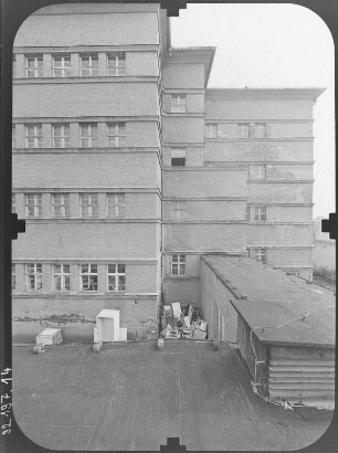 Dresden-Friedrichstadt, Bodelschwinghstraße 1/3. Ehem. Obdachlosenheim für Männer (Medizinische Berufsfachschule am Krankenhaus Dresden-Friedrichstadt, 1928; P. Wolf). Teilansicht von Westen