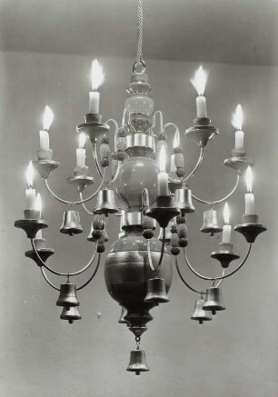 Hängeleuchter für Kerzen : Hängeleuchter für Kerzen (sogenannte Spinne). Holz, gedreht, bemalt. Erzgebirge, um 1930. Seiffen: Erzgebirgisches Spielzeugmuseum