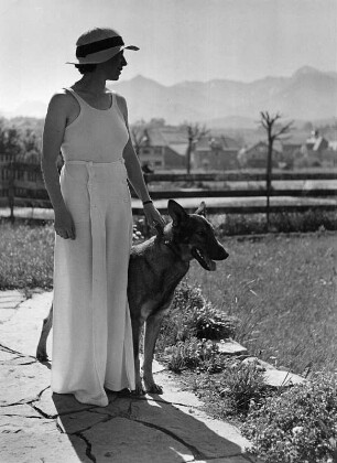 Frau mit Schäferhund