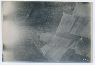 Foto eines Geländeabschnitts östlich von Ypern (Luftbild)