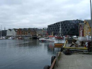 Tromsö: Hafen mit Wohn- und Geschäftsbebauung