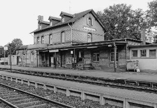 Bahnhof und Stellwerk (Bahnhofsanlage); Reinheim, Bahnhofstraße 16, Bahnhofstraße