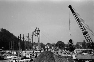 Freiburg: Baustelle mit Greifer; Stadthalle