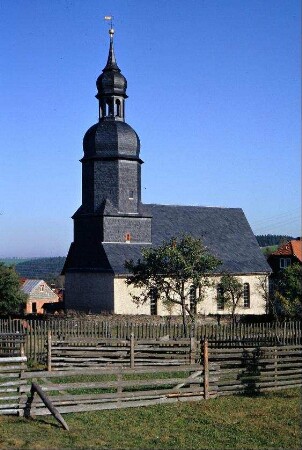 Kirche mit Turm