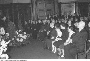 Gerhard Dietze, Ingenieur und Nationalpreisträger der DDR, Beerdigung von Magnus Dedek, Erna Berger, Weltmeister Eberhard Luther, Walter Otto, Emaillegussformer, Juni-August 1955