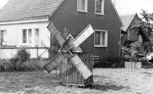 Markersdorf-Jauernick-Buschbach. Windmühlenmodell an der Straße nach Friedersdorf (Nr. 6 c)