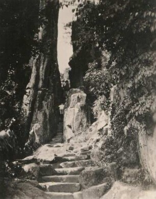 China. Bergwelt bei Su-tschou (Suzhou) nahe der Jangtse-Mündung. Aufstieg zum Tien-Ping-Shan