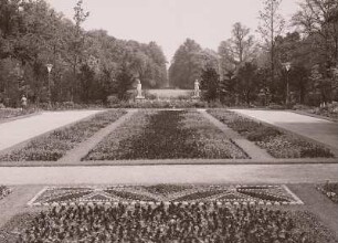 Großer Garten : Reichsgartenschau, Großes Blumenparterre mit Ausblick in den Großen Garten