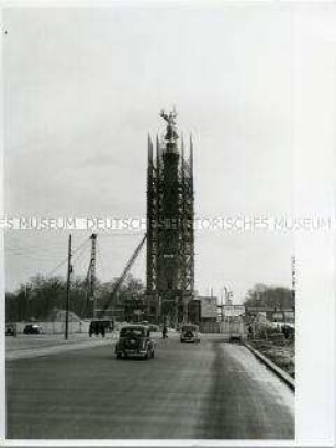 Die Umsetzung der Berliner Siegessäule auf den Großen Stern