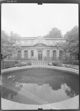 Altenburg. Schloßpark. Orangerie (1706/1712; J. H. Gengenbach). Mittelbau. Eingangsseite