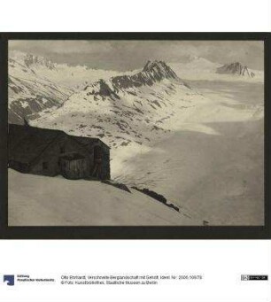 Verschneite Berglandschaft mit Gehöft
