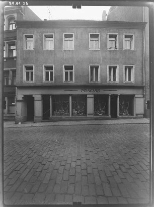 Meißen-Altstadt, Willy-Anker-Straße (Elbstraße) 31. Wohnhaus mit Läden (18. Jh.). Straßenfront