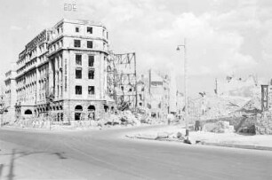 Zerstörtes Berlin : Berlin. Budapester Straße, Ecke Kurfürstenstraße