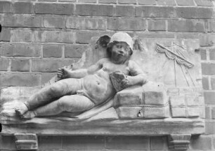 Allegorie, Relief des Hauses Jägerstraße 32