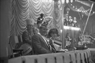 Prunksitzung der Durlacher Karnevalsgesellschaft Blau-Weiß 1951 in der Festhalle Durlach.
