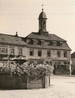 Rathaus : Altes Rathaus mit Ratskeller und Marktbrunnen