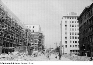 Hochhaus an der Weberwiese (rechts) in Berlin