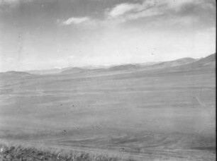 Indien. Kashmir. Schwemmland südlich des Aksai-tschin-kul gegen das umgebende Bergland