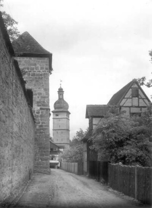 Dinkelsbühl. Stadtmauer mit Wächtersturm. Feldseite gegen das Segringer Tor (1655 erneuert)