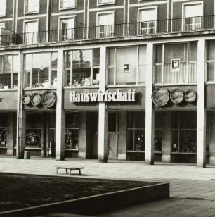 Dresden-Altstadt, Schloßstraße 1. Wohn- und Geschäftshaus (mit "Hauswirtschaft")