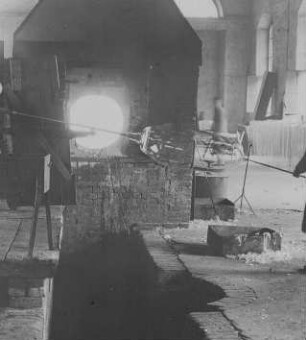 Anlegen der geschwenkten Walzen : Technikgeschichte | Technologie | Glasfabrikation | Tafelglas | auf deutsche Art